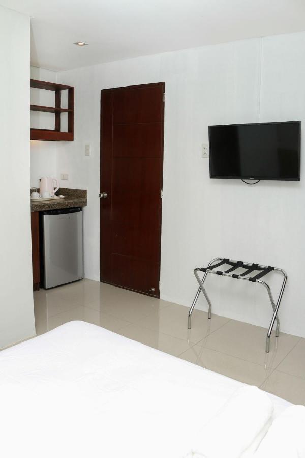 The Chipper Hotel Quezon City Buitenkant foto