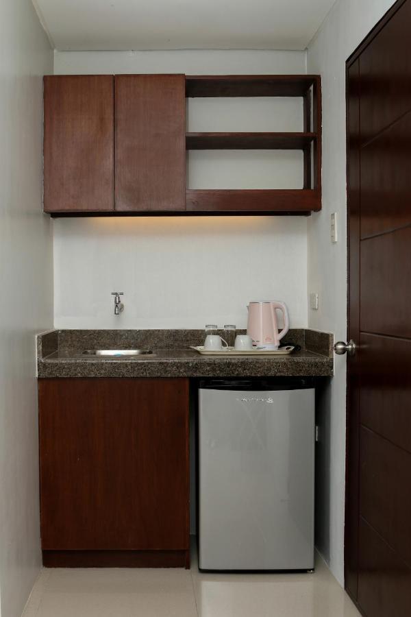 The Chipper Hotel Quezon City Buitenkant foto