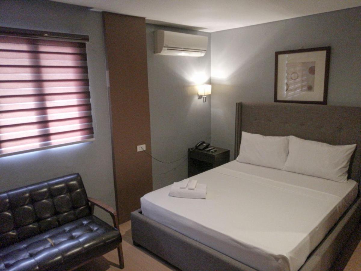 The Chipper Hotel Quezon City Buitenkant foto